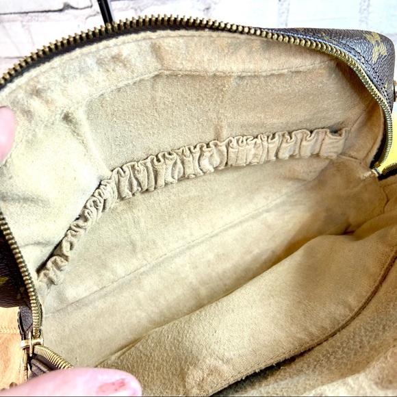 Louis Vuitton Trousse 23 Crossbody bag Custom Painted in rainbow with charms - Picture 8 of 16